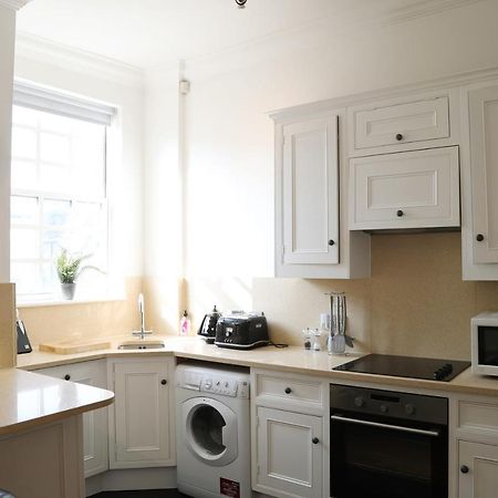Letting Serviced Apartments - Guards View, Windsor Exterior foto