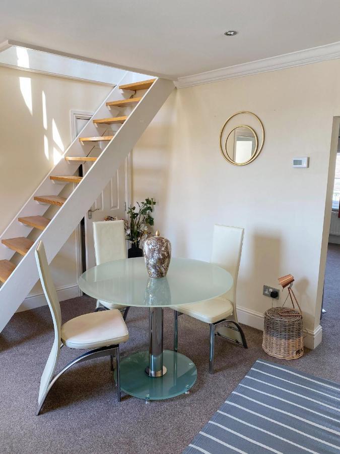 Letting Serviced Apartments - Guards View, Windsor Exterior foto