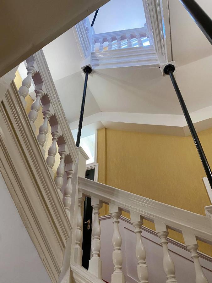 Letting Serviced Apartments - Guards View, Windsor Exterior foto