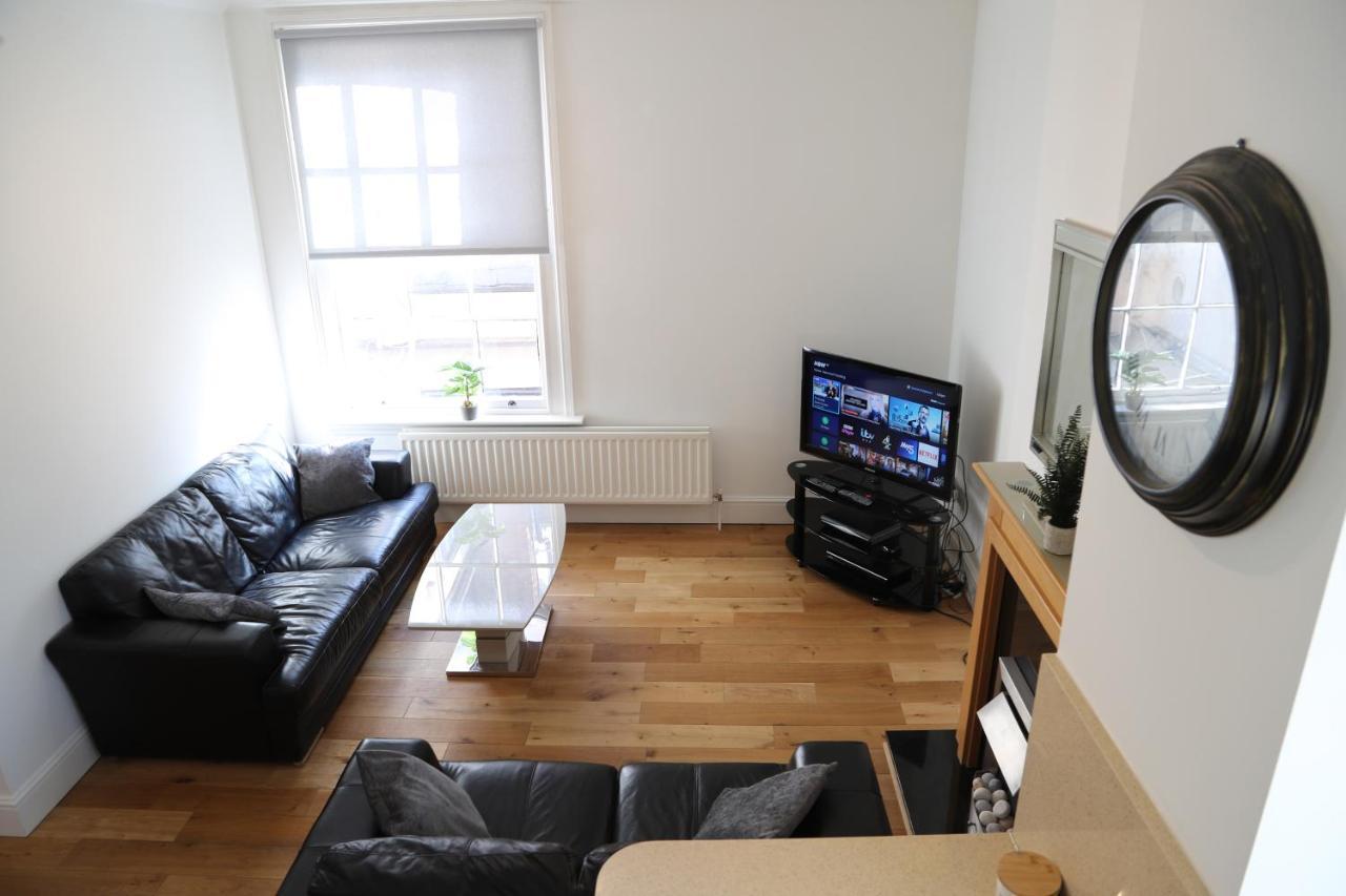 Letting Serviced Apartments - Guards View, Windsor Exterior foto
