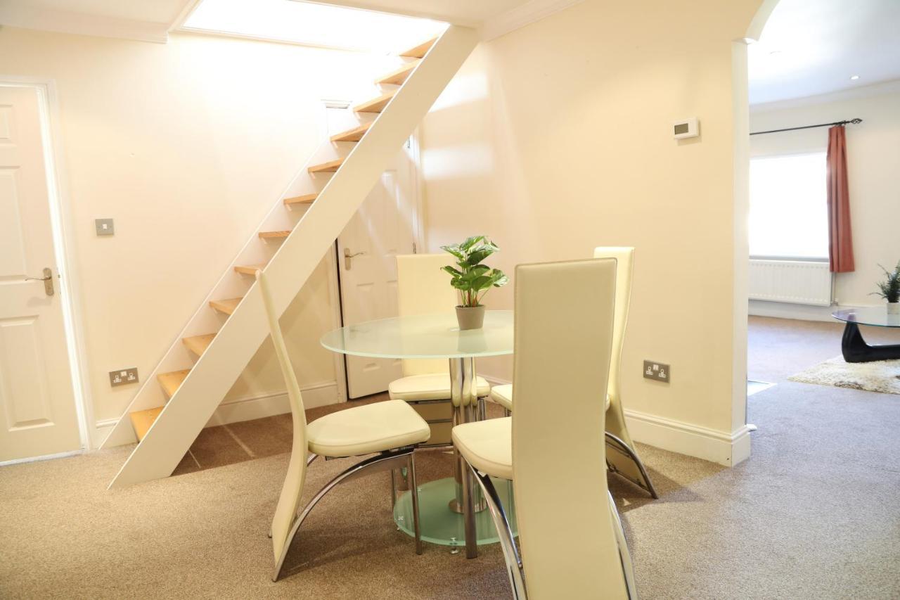 Letting Serviced Apartments - Guards View, Windsor Exterior foto