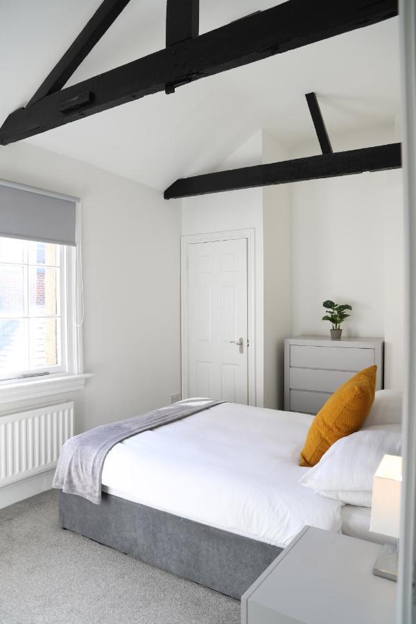 Letting Serviced Apartments - Guards View, Windsor Exterior foto
