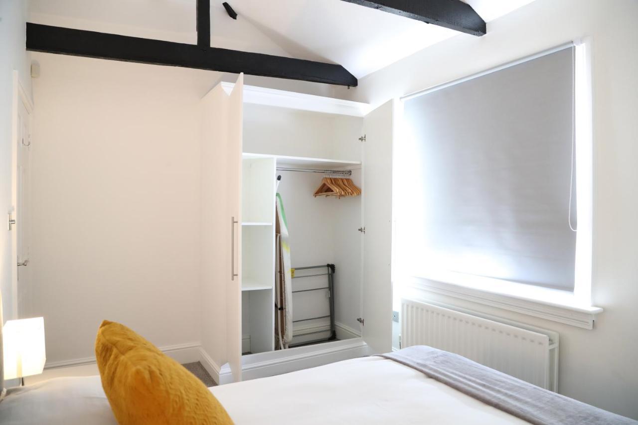 Letting Serviced Apartments - Guards View, Windsor Exterior foto