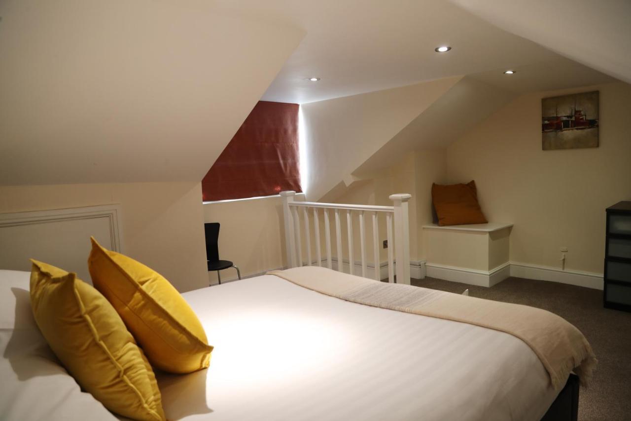Letting Serviced Apartments - Guards View, Windsor Exterior foto